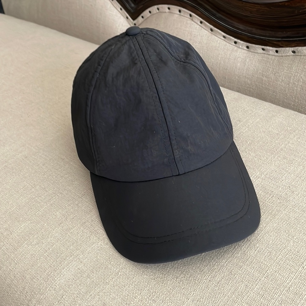 H&M black baseball cap. Brand new condition!